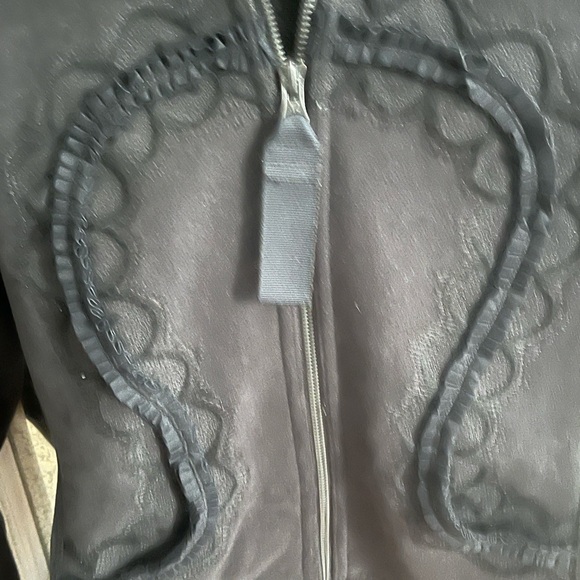 SCUBA HOODIE Lululemon *Lux Ruffle Black* SIZE 6
Limited Edition Hiver 2013 - Picture 3 of 13